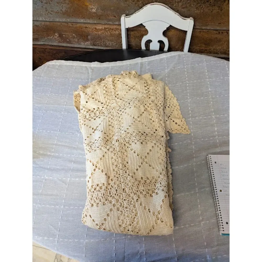 Vintage handmade crochet Coverlet square 77x100 cream bedspread